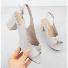 Ženske sandale na poštu s ukrasnim srcem siva Vinceza 20262 1