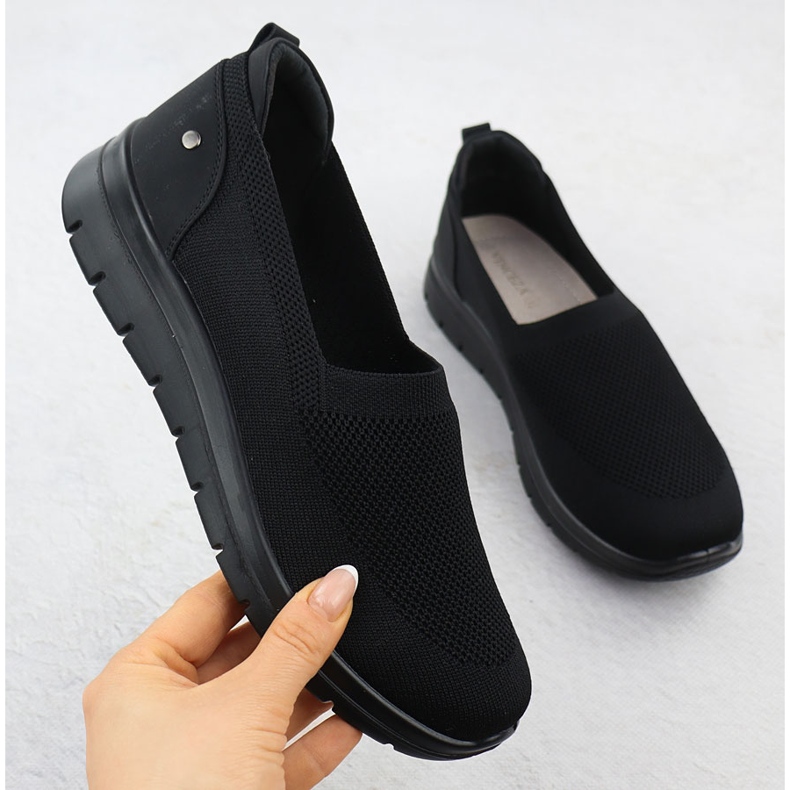 Ženske sportske cipele Black Vinceza 87719 crna 1