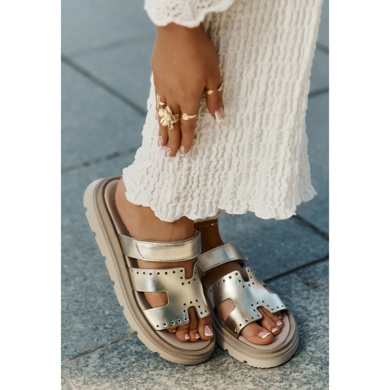 Ženske papuče od prirodne kože na zlatnoj platformi Zazoo 40440 zlatna 2