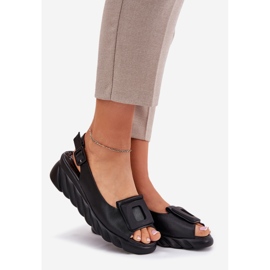 Ženske kožne sandale s klinom s artikerom za ukrašavanje 56C2156 crna 1