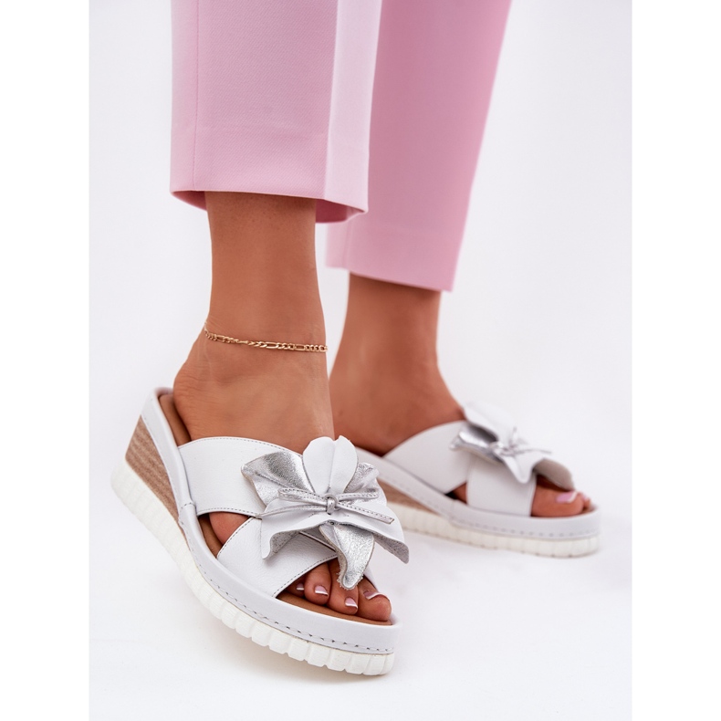 ARTIKER Ženski kožni klinovi s ukrasnim cvjetnim umjetnikom 54c0538 bijeli i srebro 2