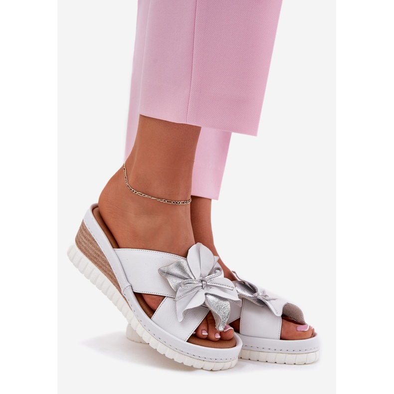 ARTIKER Ženski kožni klinovi s ukrasnim cvjetnim umjetnikom 54c0538 bijeli i srebro 1