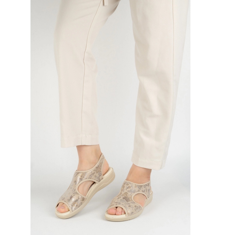 Vriston Ženske cipele Fleksibilne sandale comfoot emma beige sjajna bez 1