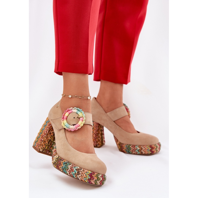 Suknje pumpe s pletenicom na poštu i platformi Maciejka 06839-04 bež 2