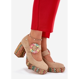 Suknje pumpe s pletenicom na poštu i platformi Maciejka 06839-04 bež 1