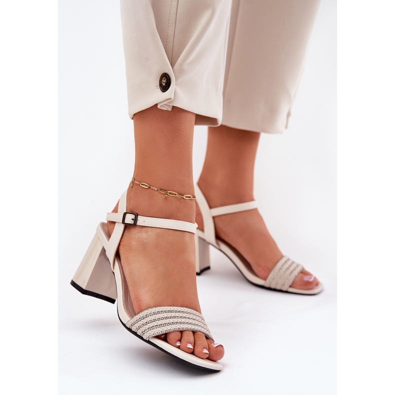 Ženske sandale na poštu s cirkonima i Vinceza 62228 bež 2