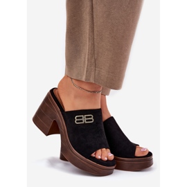 Ženske papuče na masivnoj peti sa zlatnim detaljima Vinceza 17400 crno 1