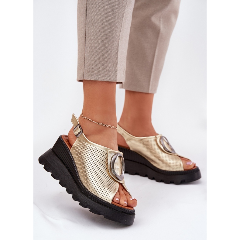 ARTIKER Ženske kožne sandale s klinom s artkerom za ukrašavanje 56C0109 Zlotys zlatni 2