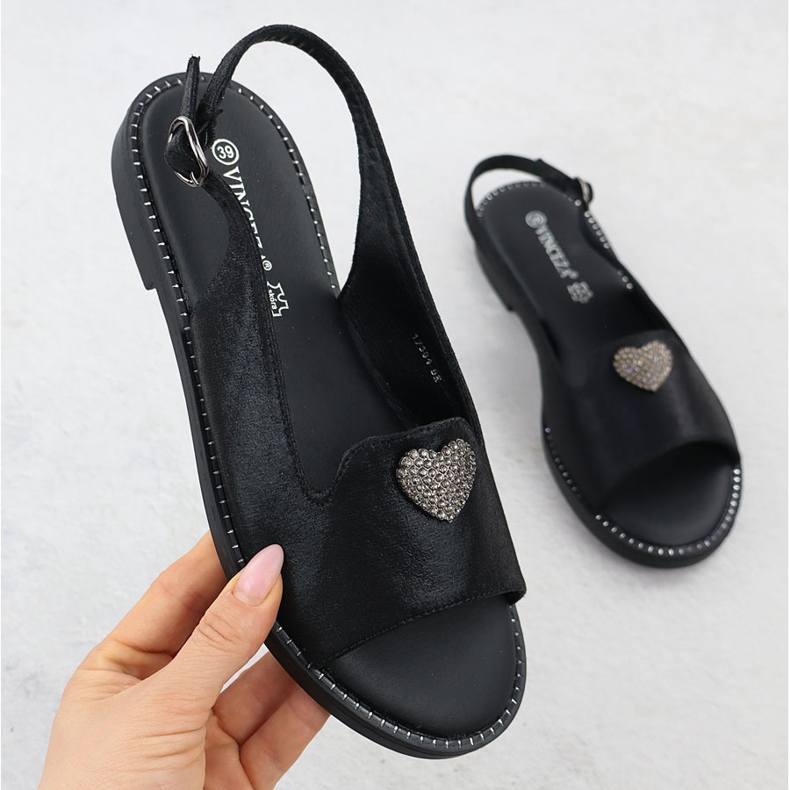 Ravne ženske sandale s ukrasom crna Vinceza 17384 crno 1