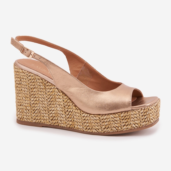 Ženske kožne sandale s klinom s Laura Messi Braid 2789 Zlotys zlatni 1