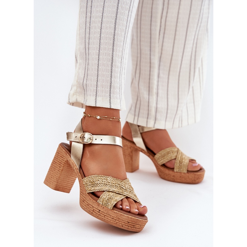 Kožne sandale na stupu s pletenicama na Zlatnim prugama Zazoo 40460 zlatna 2