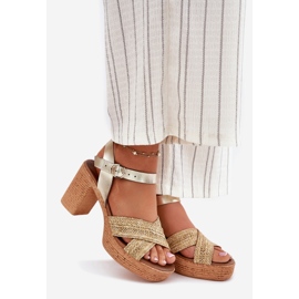 Kožne sandale na stupu s pletenicama na Zlatnim prugama Zazoo 40460 zlatna 1