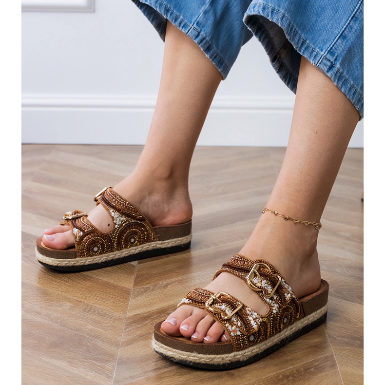 Smeđi etnički leteći klizači s stezaljkama na prugama smeđa 1