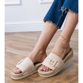 Bež zaklopke na platformi s ukrasnom kopčom 2