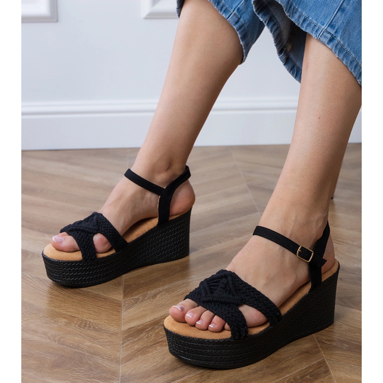 Crne sandale na platformi s vezanim remenom crna 1