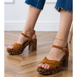 Smeđe sandale s ekosamom na poštu smeđa 1