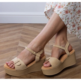 Smeđe ženske sandale s ukrasnom kopčom smeđa 2