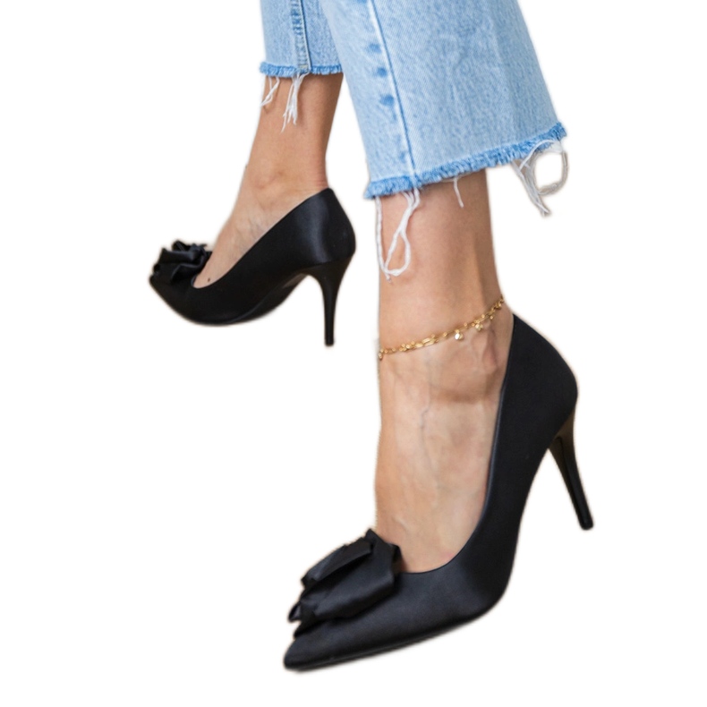 Crne satenske pumpe s cvijetom crno 1