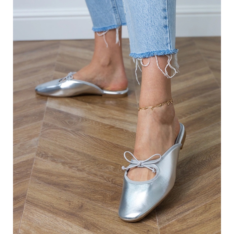 Silver Flip -flops izgrađen na ravnom potplatu srebro 1