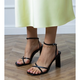 Crne sandale s prugama pričvršćenim gležnjama crno 2