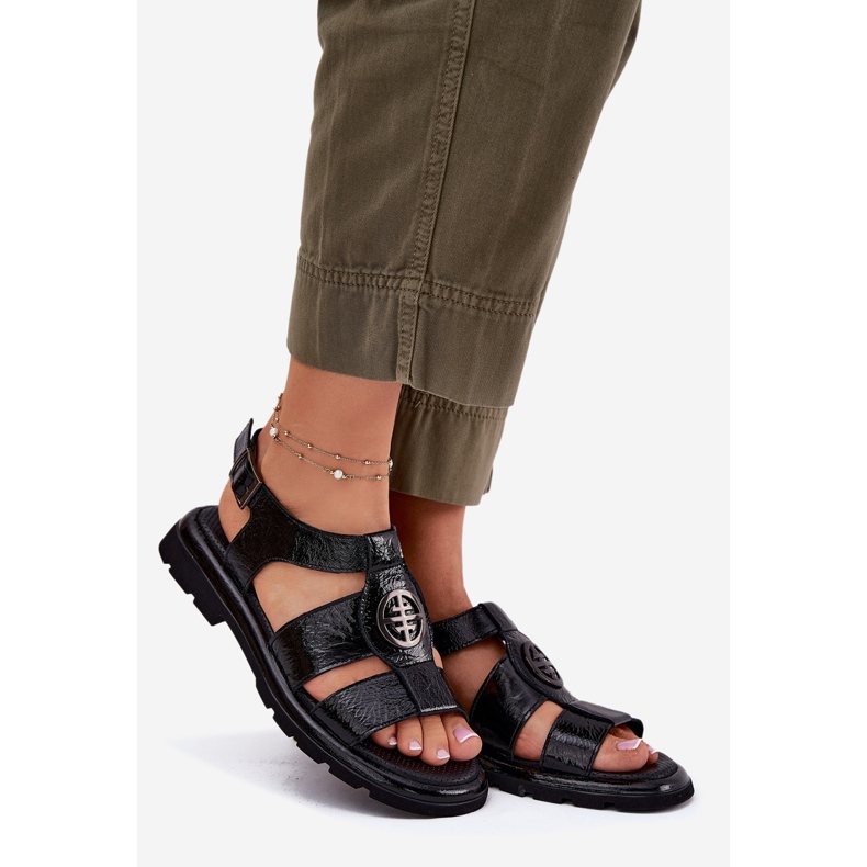 Ženske kožne sandale lakirane s ukrasnim detaljima Artiker 56C0691 crno 1