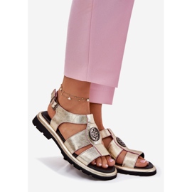 Ženske kožne sandale lakirane s ukrasnim detaljima Artiker 56C0689 PLN zlatni 1