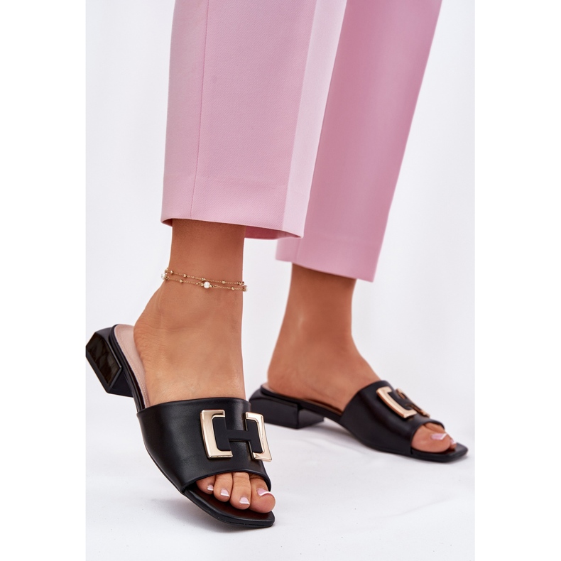 Elegantne ženske papuče na bloku sa zlatnim detaljima Vinceza 62229 crno 2