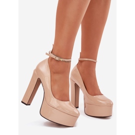 Oslikane pumpe na visokoj platformi za post i bež 1