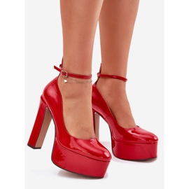 Oslikane pumpe na visokoj post i crvenoj platformi crvena 1