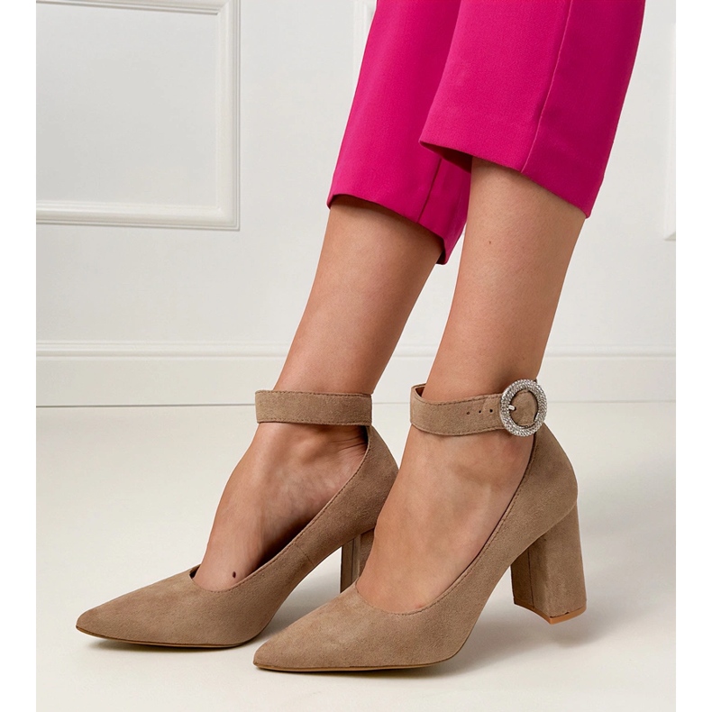 Bež pumpe na postu s kopčom i cirkonima 2