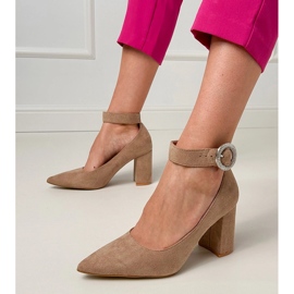 Bež pumpe na postu s kopčom i cirkonima 1