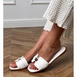 Bijele ženske prelete s ukrasom na pojasu bijela 2