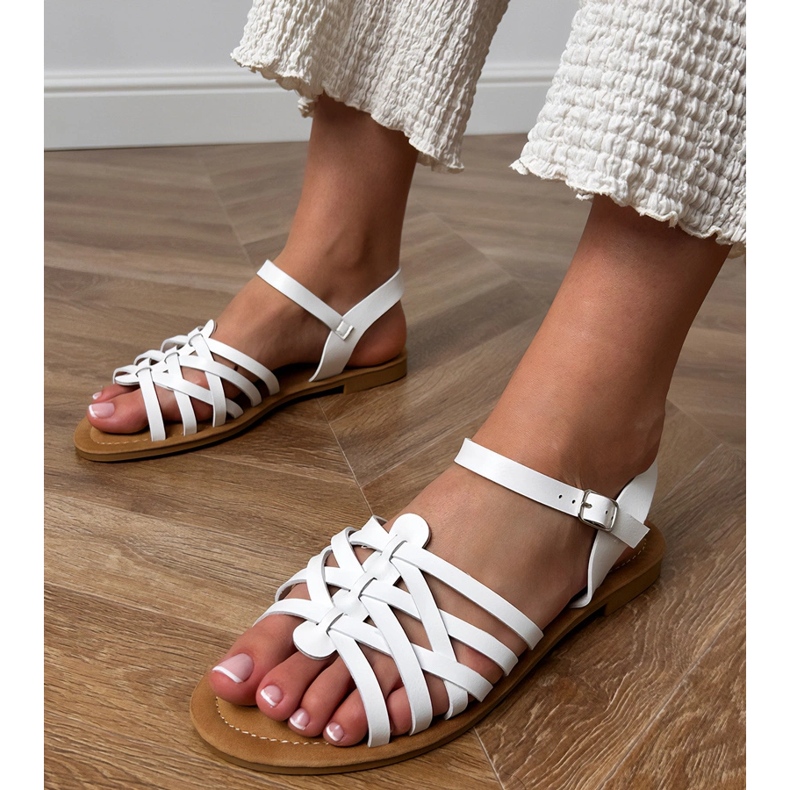 Bijele sandale omotane na ravni potplat bijela 1