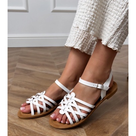 Bijele sandale omotane na ravni potplat bijela 2