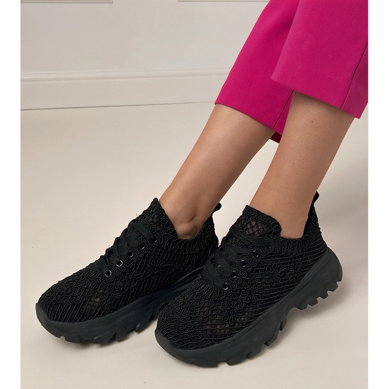 Crne tenisice na otvorenom na platformi crna 2