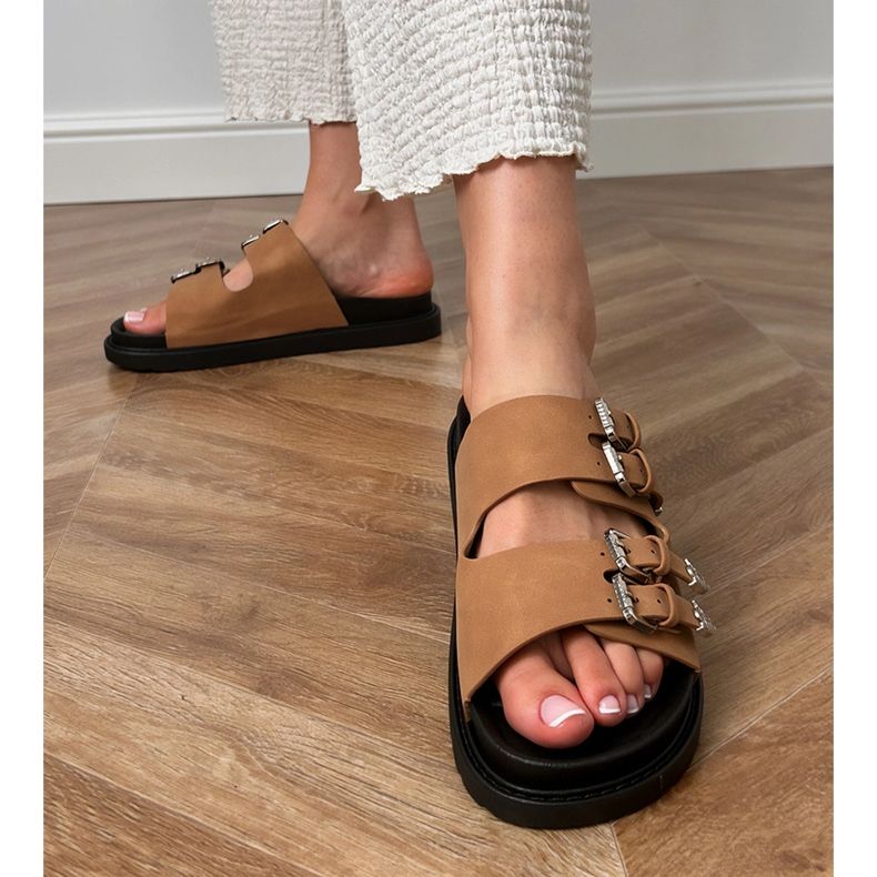 Smeđe ženske papuče s ukrasnim kopčama bež 1