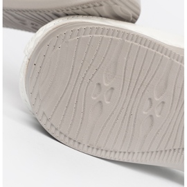 Seastar Bijeli prelepovi s punim nosom i kopčom bijela 2