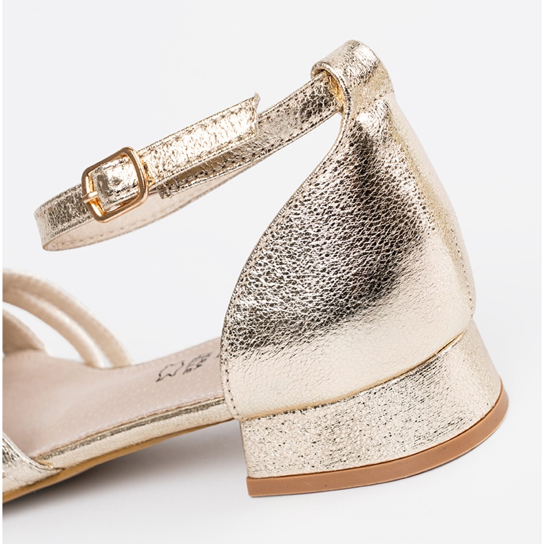 Goodin Elegantne sandale s zlatnim čelom 1