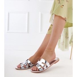 Silver Flip -flops ukrašen izrezima srebro 1