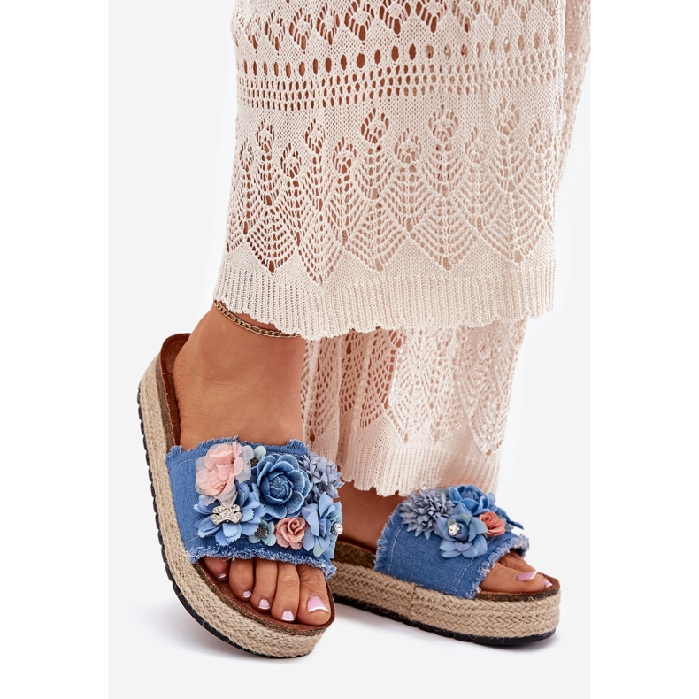 Ženski klip na platformi s pletenicama i plavim cvjetovima plava 1