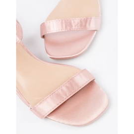 Svijetlo ružičaste sandale na postu ružičasta 1