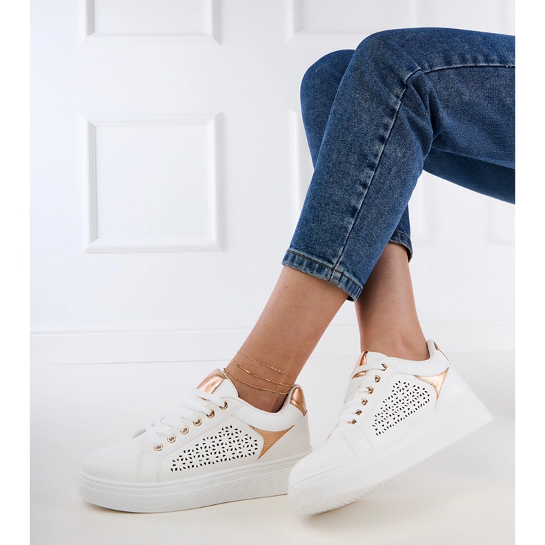 Bijele tenisice sa zlatnim umetcima na platformi bijela 2