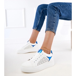 Bijele tenisice s plavim umetcima na platformi bijela 2