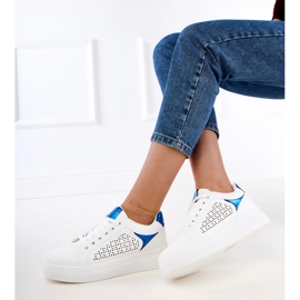 Bijele tenisice s plavim umetcima na platformi bijela 1