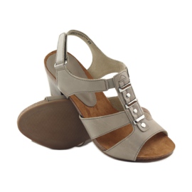 Ženske sandale Caprice s čičkom 28309 smeđa raznobojna 3