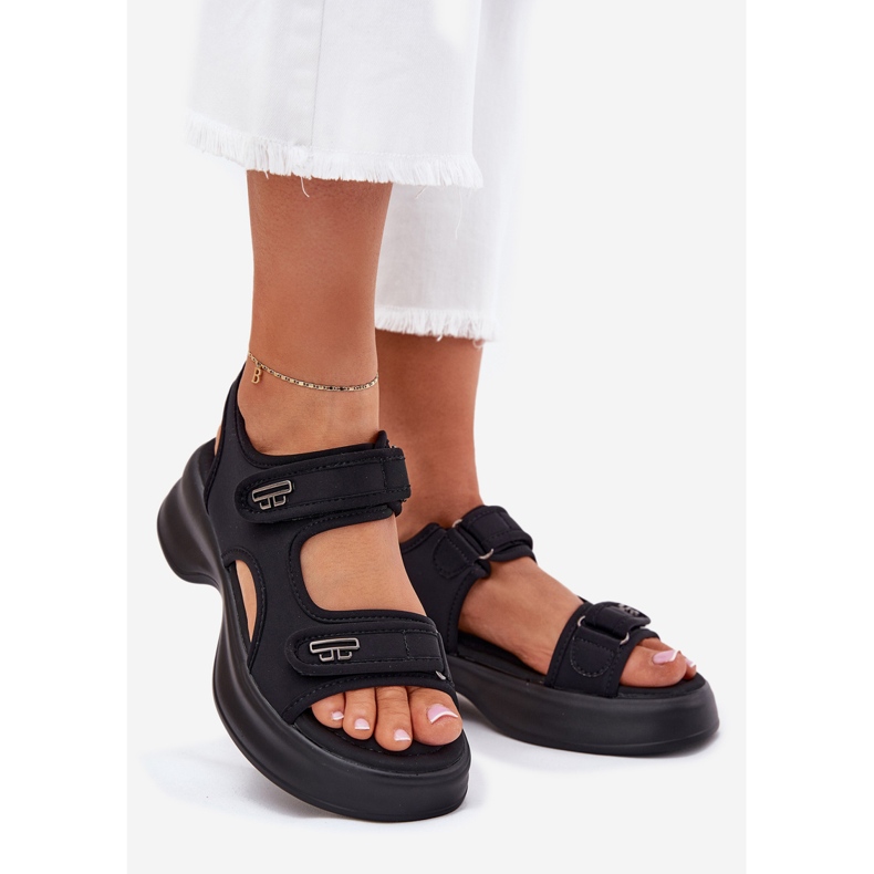 EVento Ženske sandale sa zlatnim detaljima crne crno 1