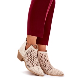 Otvorene ženske visoke potpetice s izrezima i svijetlim bež pletenicama 1