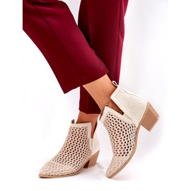 Otvorene ženske visoke potpetice s izrezima i svijetlim bež pletenicama 3