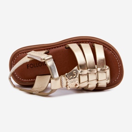 Djevojke sandale s ukrasnim zlatnim detaljima 2