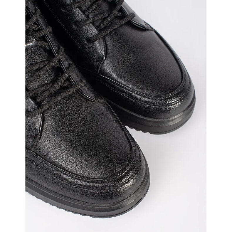 Crne izolirane muške cipele crna 1